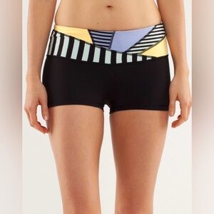 2013 Lululemon Boogie Short Reversible Black Quilting Winter Rare Yoga Size 12